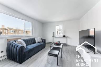 Main picture of 7621 N Sheridan Rd