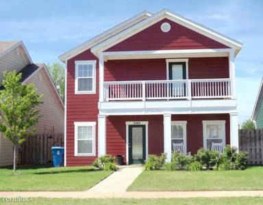 Main picture of 2406 SW Juniper Ave