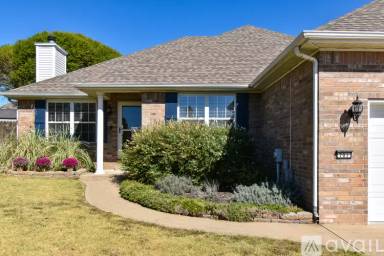 Main picture of 704 Earls Ct