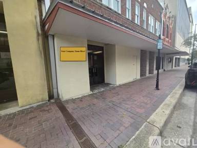 Main picture of 104 S Main St