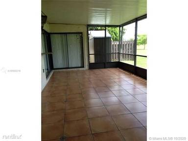 Main picture of 10484 NW 5th Ter