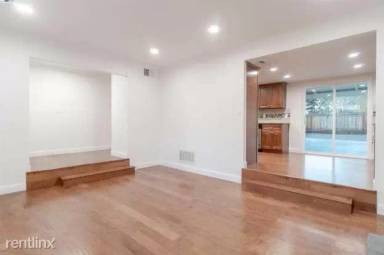 Main picture of 4445 Richmond Ave