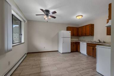 Main picture of 975 Summit Ave N