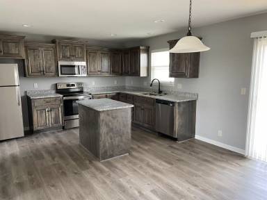 Main picture of 701 SW Powell Dr