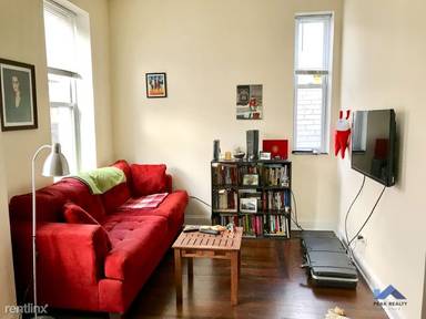Main picture of 2065 N Hoyne Ave