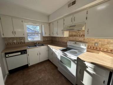 Main picture of 230 Marinawoods Drive SE
