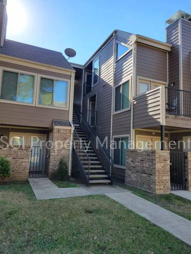 Main picture of 9829 Walnut St