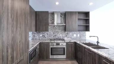 Main picture of 749 N Hudson Ave