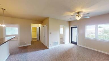 Main picture of 115 Crystal St