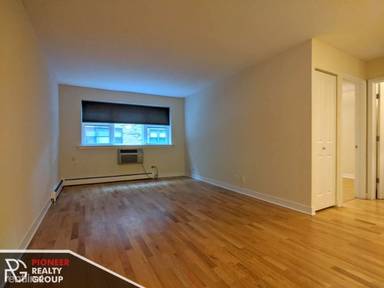 Main picture of 625 W Wrightwood Ave Apartments