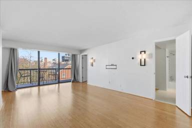 Main picture of 1401 N Rhodes St