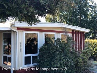 Main picture of 12615 NE Hollyhills Dr