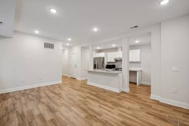 Main picture of 423 13th St NE