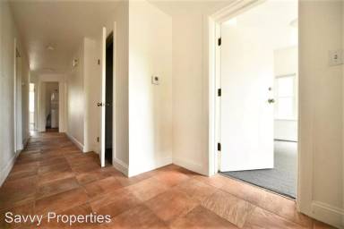 Main picture of 1933 Francisco St