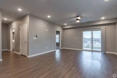 Main picture of 1601 E Main St