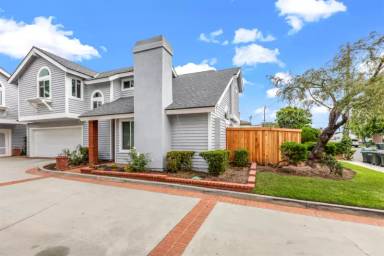 Main picture of 2253 Elden Ave