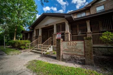 Main picture of 1220 SW 1st Ave
