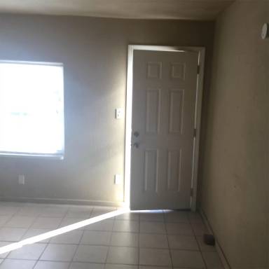 Main picture of 1315 1/2 NW 7th St