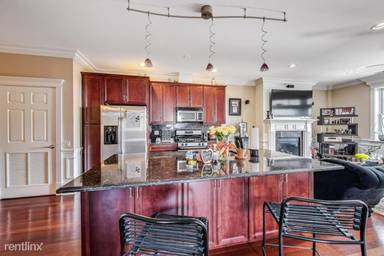 Main picture of 2222 W Belmont Ave