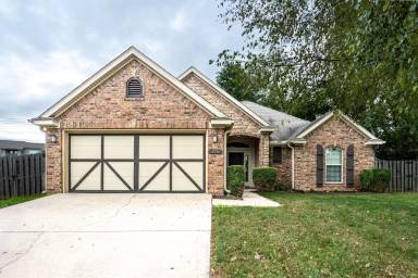 Main picture of 1536 N Oakhaven Pl