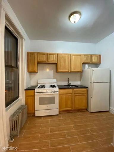 Main picture of 977 Seneca Ave
