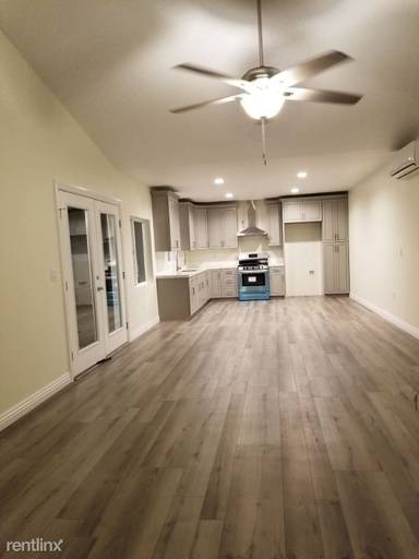 Main picture of 7644 Owensmouth Ave