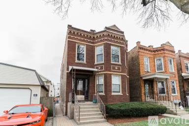 Main picture of 3139 N Hamlin Ave