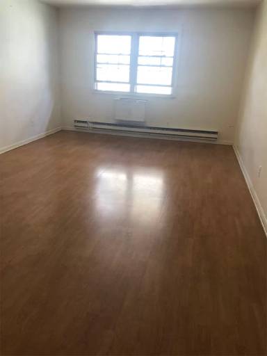 Main picture of 240 Oak St