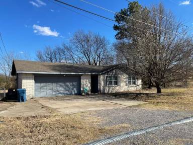 Main picture of 3200 N B St