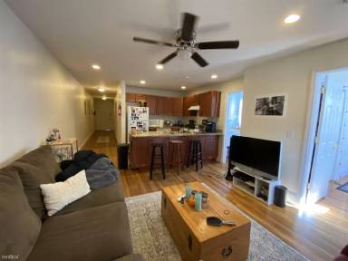Main picture of 319 Saint Paul St