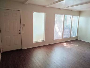Main picture of 2208 W Hickory St