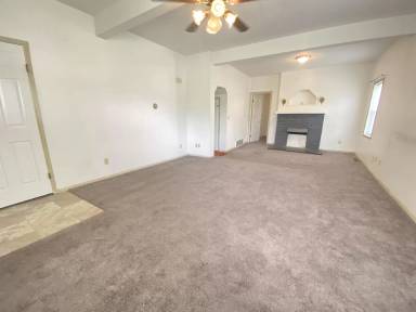 Main picture of 318 Laurel Oak St
