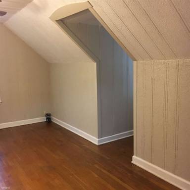 Main picture of 421 1/2 Bank St