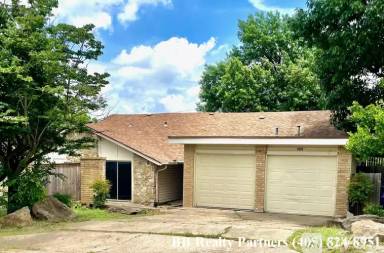 Main picture of 6007 S Oswego Ave