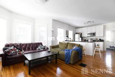 Main picture of 39 Magoun St