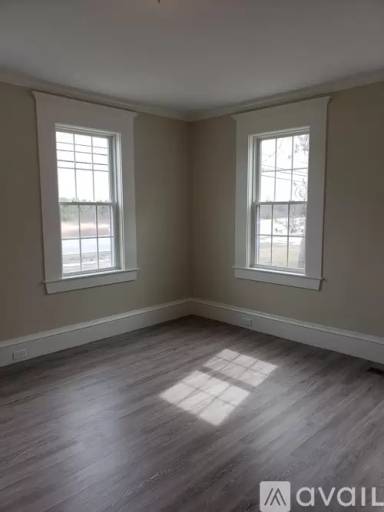 Main picture of 160 Lafayette Rd
