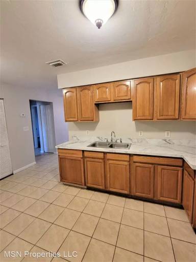 Main picture of 1003 SW 59th Ter