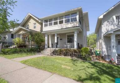 Main picture of 820 N 9th Ave E