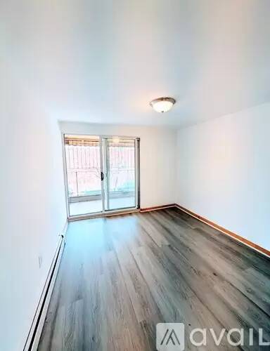 Main picture of 50 69th Pl
