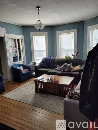 Main picture of 5 Irving St