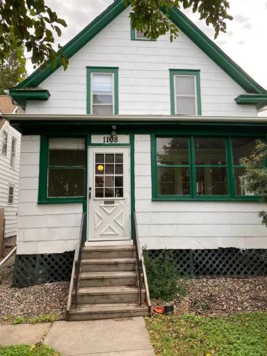 Main picture of 1060 23rd Ave SE