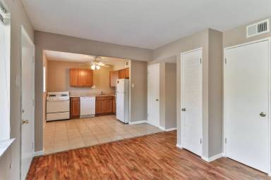 Main picture of 497 S. Holmes - B