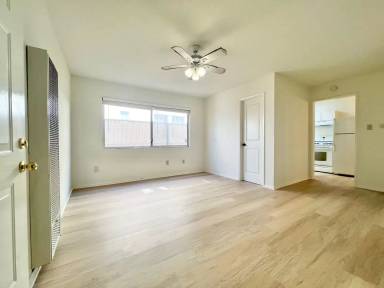 Main picture of 1628 E 1st St