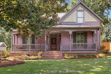 Main picture of 479 W Park St