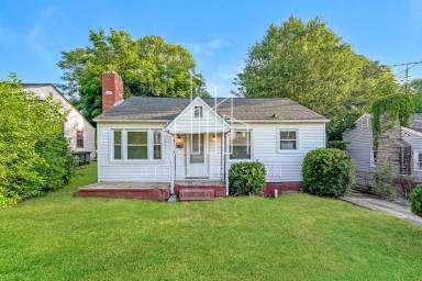 Main picture of 319 NW 25th St