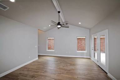 Main picture of 7604 Woodford Ave