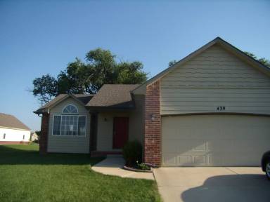Main picture of 450 Meadows Ct