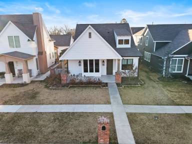 Main picture of 315 E Freeport St