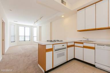 Main picture of 2258 N Clark St