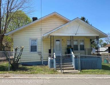 Main picture of 172 Lincoln Dr